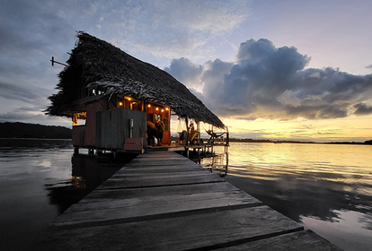Bar am Wasser in Panama